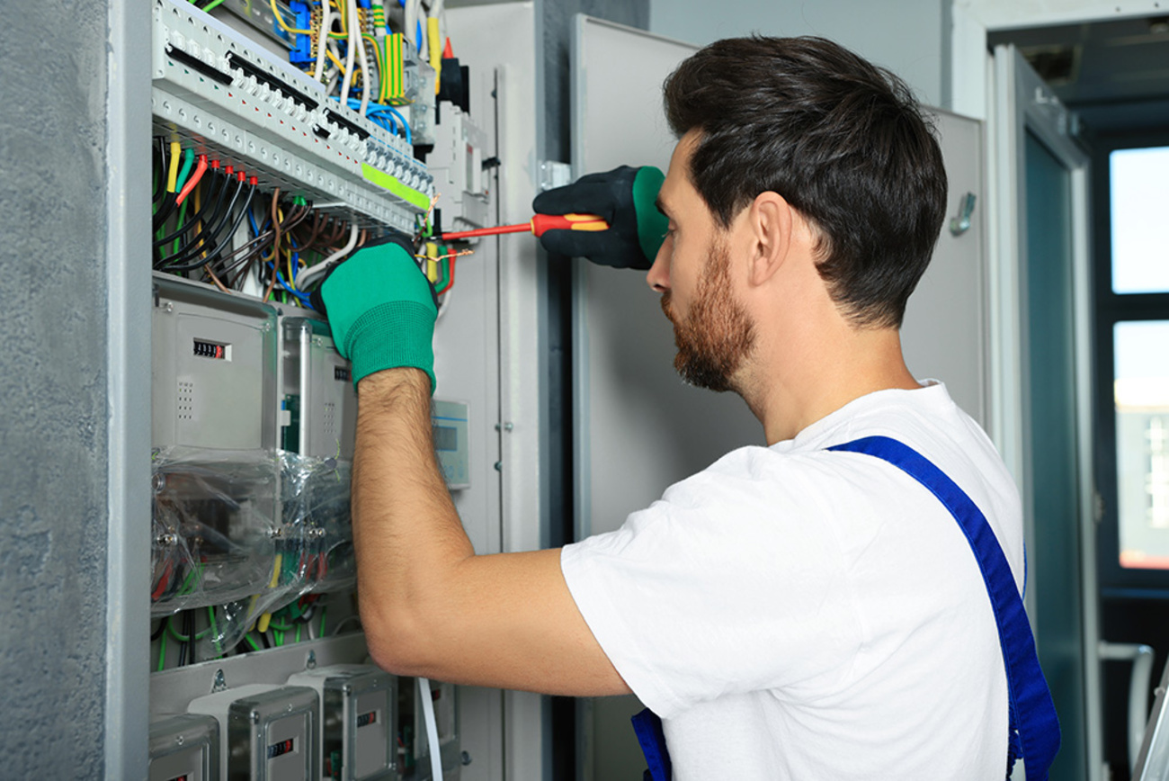 Nieder­spannungs­anlagen bei Elektro-& Versorgungstechnik Moritz Beyer in Rositz