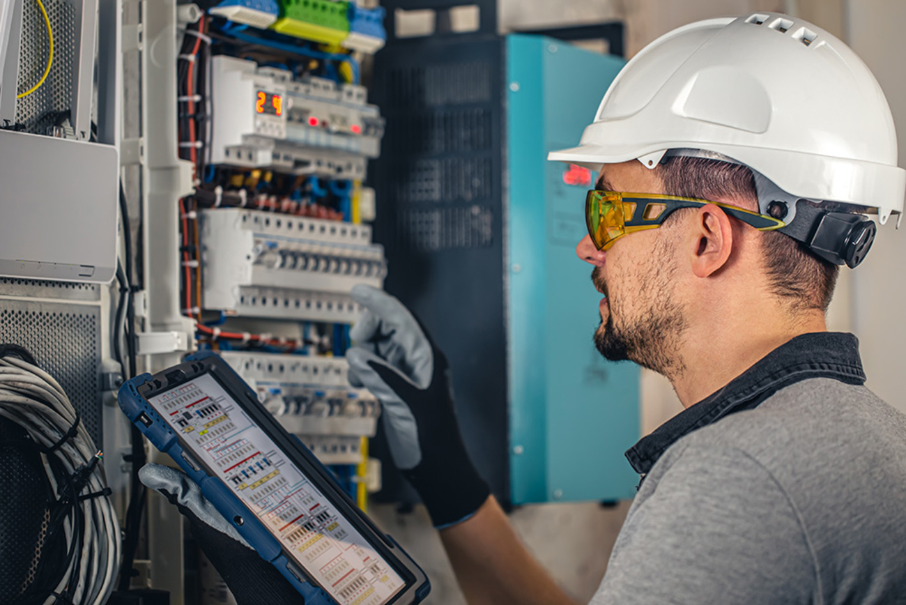 Industrie & Gewerbe bei Elektro-& Versorgungstechnik Moritz Beyer in Rositz